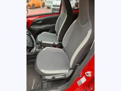 Photo 12 Toyota Aygo 1.0 VVT-i x-play 72 ch