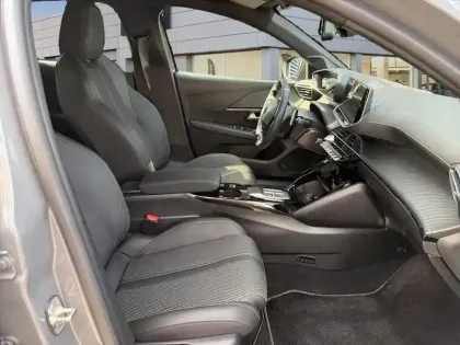 Photo 8 Peugeot 208  Hybrid 110 e-DCS6 GT