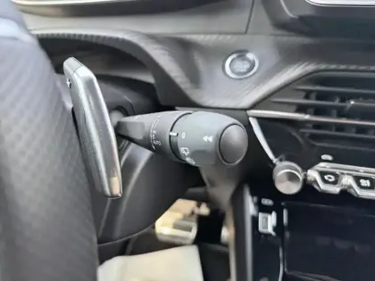 Photo 17 Peugeot 208  Hybrid 110 e-DCS6 GT