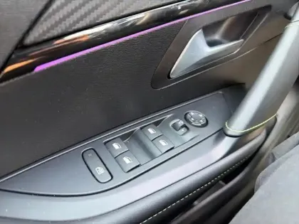 Photo 19 Peugeot 208  Hybrid 110 e-DCS6 GT