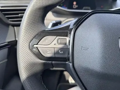 Photo 18 Peugeot 208  Hybrid 110 e-DCS6 GT