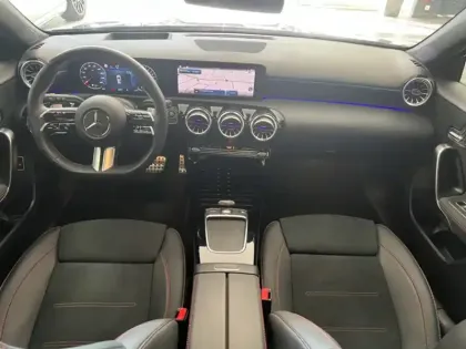 Photo 10 Mercedes Classe A 250 e AMG Line