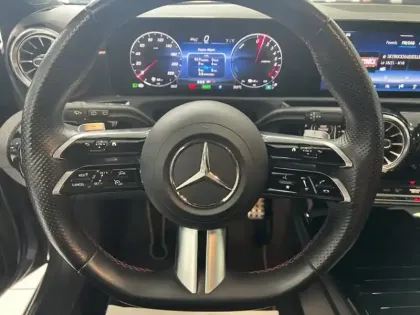 Photo 15 Mercedes Classe A 250 e AMG Line