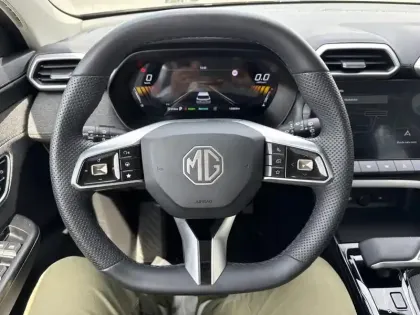 Photo 14 Mg ZS  1.5 Hybrid+ 197ch Comfort