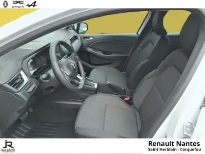 Photo 7 Renault Clio  1.6 E-Tech hybride 145ch Equilibre