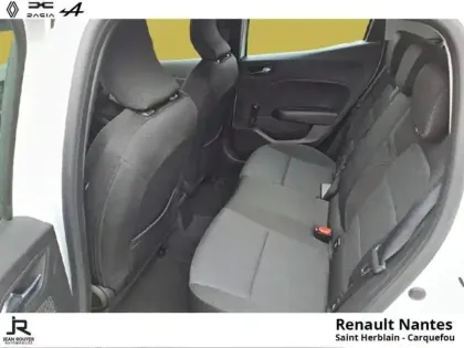 Photo 8 Renault Clio  1.6 E-Tech hybride 145ch Equilibre