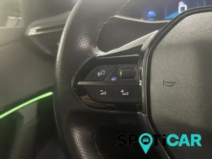 Photo 13 Peugeot 2008  e- 136ch GT