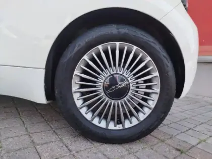 Photo 7 Fiat 500  e 95ch Icône