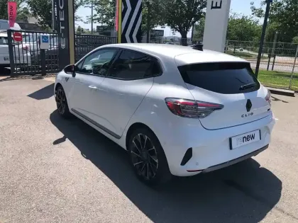 Photo 6 Renault Clio  E-Tech full hybrid 145