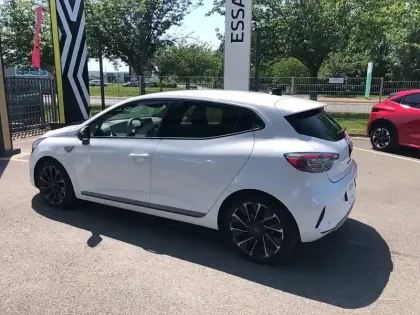 Photo 7 Renault Clio  E-Tech full hybrid 145