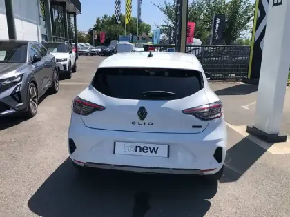 Photo 5 Renault Clio  E-Tech full hybrid 145