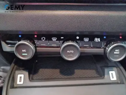 Photo 18 Citroën C4 e- 136 ch Automatique