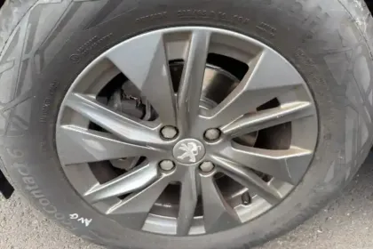 Photo 11 Peugeot 2008  PureTech 100 S&S BVM6