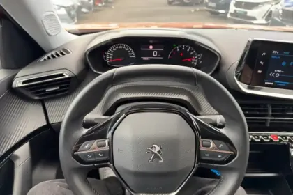 Photo 16 Peugeot 2008  PureTech 100 S&S BVM6