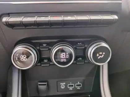 Photo 5 Renault Captur  E-Tech hybride 145