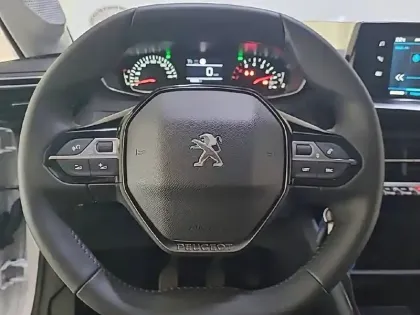 Photo 8 Peugeot 208  PureTech 75 S&S BVM5