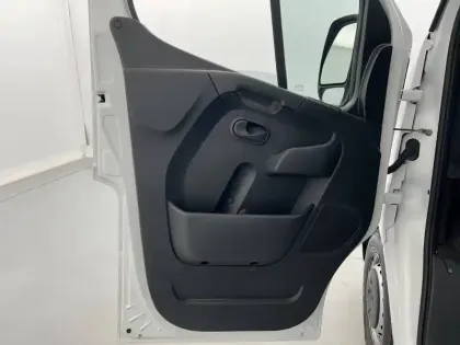 Photo 10 Renault Master  FGN TRAC F3500 L2H2 BLUE DCI 135