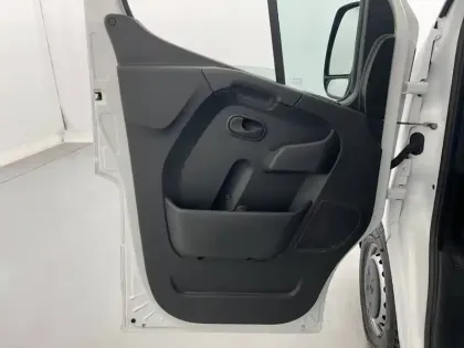 Photo 24 Renault Master  FGN TRAC F3300 L2H2 BLUE DCI 180