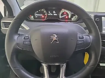 Photo 29 Peugeot 2008  PureTech 110ch S&S BVM6