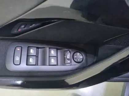 Photo 46 Peugeot 2008  PureTech 110ch S&S BVM6