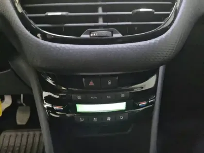 Photo 42 Peugeot 2008  PureTech 110ch S&S BVM6