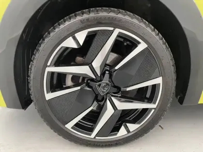 Photo 48 Peugeot 208  PureTech 100 S&S BVM6