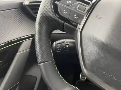 Photo 56 Peugeot 208  PureTech 100 S&S BVM6