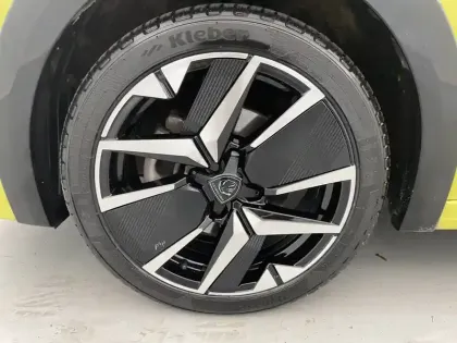 Photo 48 Peugeot 208  PureTech 100 S&S BVM6