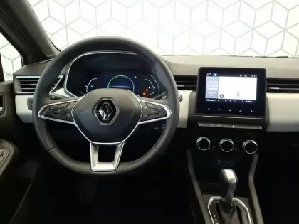 Photo 13 Renault Clio  E-Tech 140