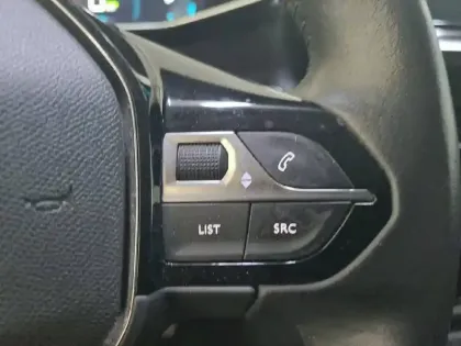 Photo 27 Peugeot 2008  Electrique 136 ch