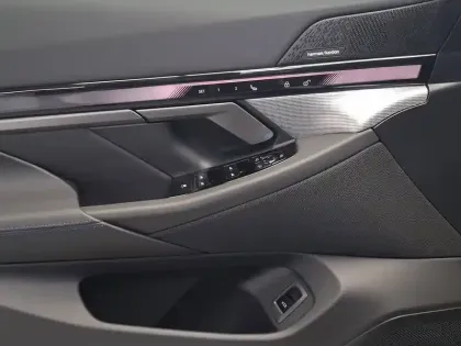 Photo 11 BMW Serie 5 i5 Touring eDrive40 340 ch