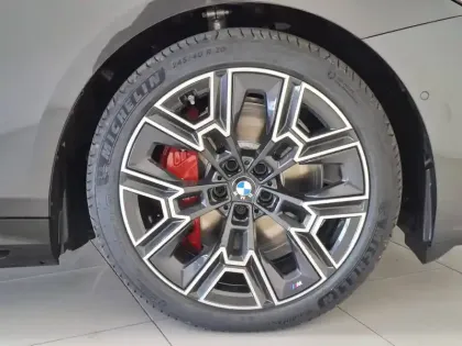 Photo 7 BMW Serie 5 i5 Touring eDrive40 340 ch