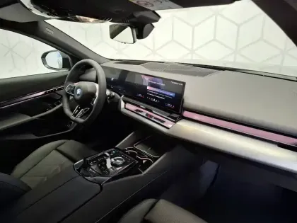 Photo 20 BMW Serie 5 i5 Touring eDrive40 340 ch