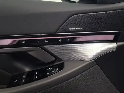 Photo 12 BMW Serie 5 i5 Touring eDrive40 340 ch