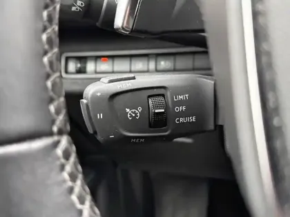 Photo 19 Peugeot 3008  Hybrid 225 e-EAT8