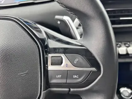 Photo 48 Peugeot 3008  Hybrid 225 e-EAT8