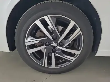 Photo 12 Peugeot 208  PureTech 130 S&S EAT8