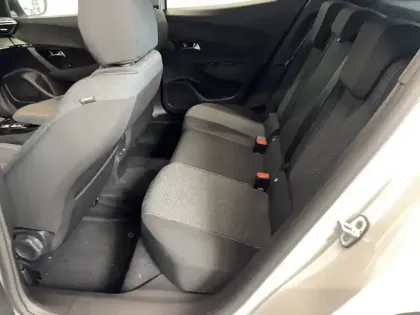 Photo 15 Peugeot 2008  Electrique 50 kWh 136 ch
