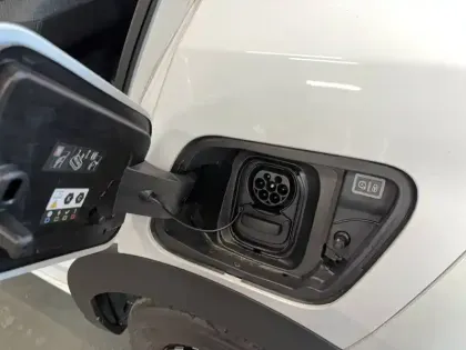 Photo 16 Peugeot 2008  Electrique 50 kWh 136 ch