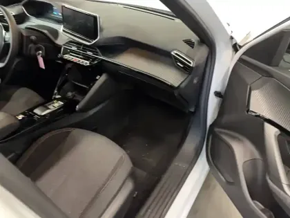 Photo 5 Peugeot 2008  Electrique 50 kWh 136 ch