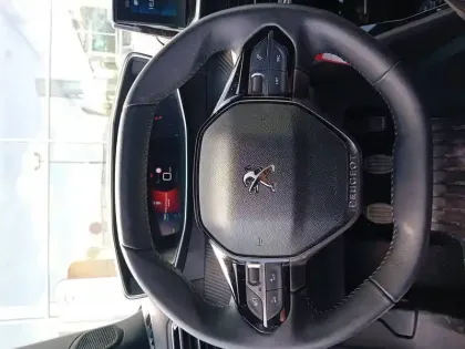 Photo 17 Peugeot 2008  PureTech 130 S&S BVM6