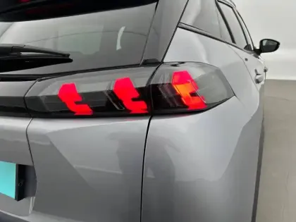 Photo 37 Peugeot 2008  PureTech 100 S&S BVM6