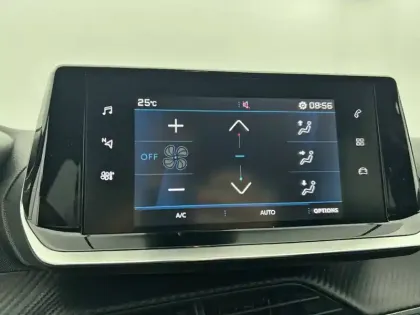 Photo 45 Peugeot 2008  PureTech 100 S&S BVM6