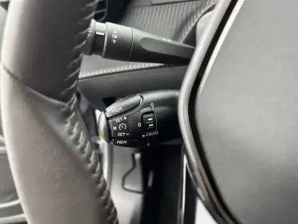 Photo 42 Peugeot 2008  PureTech 100 S&S BVM6