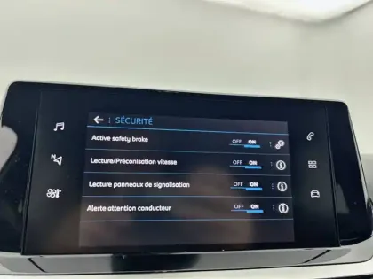Photo 53 Peugeot 2008  PureTech 100 S&S BVM6