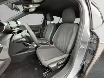 Photo 31 Peugeot 2008  PureTech 100 S&S BVM6