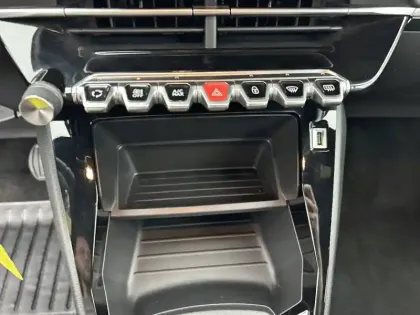Photo 43 Peugeot 2008  PureTech 100 S&S BVM6
