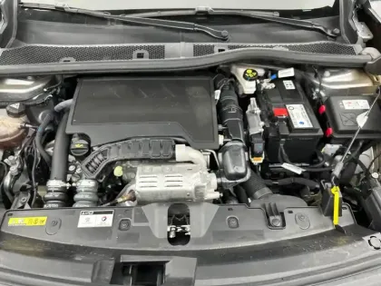 Photo 39 Peugeot 2008  PureTech 100 S&S BVM6