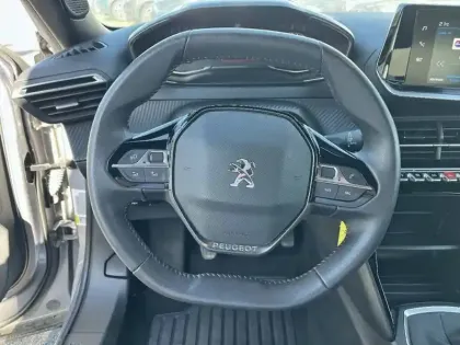 Photo 8 Peugeot 2008  PureTech 100 S&S BVM6
