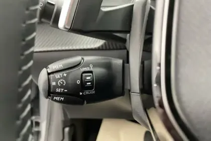 Photo 18 Peugeot 208  Hybrid 110 ch e-DCS6